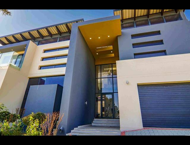 6 BEDROOM HOUSE FOR SALE IN COPPERLEAF ESTATE